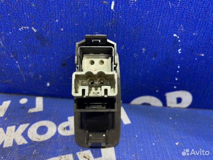 Кнопка стеклоподъемника Toyota Vista седан 1994