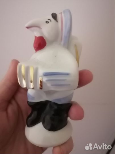 Фарфоровая статуэтка