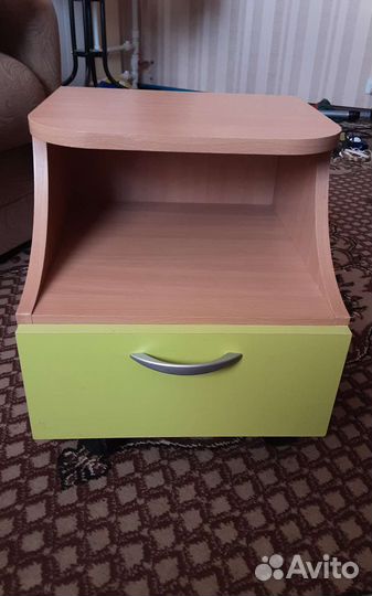 Тумба прикроватная на колесиках в41ш36г40