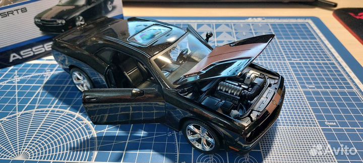 Dodge challenger SRT 8 2008 - масштаб 1:24