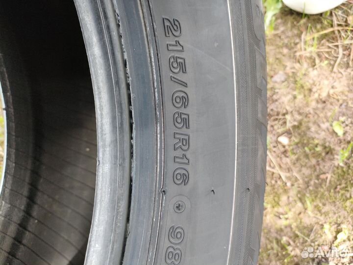 Bridgestone Blizzak VRX 215/65 R16 98S