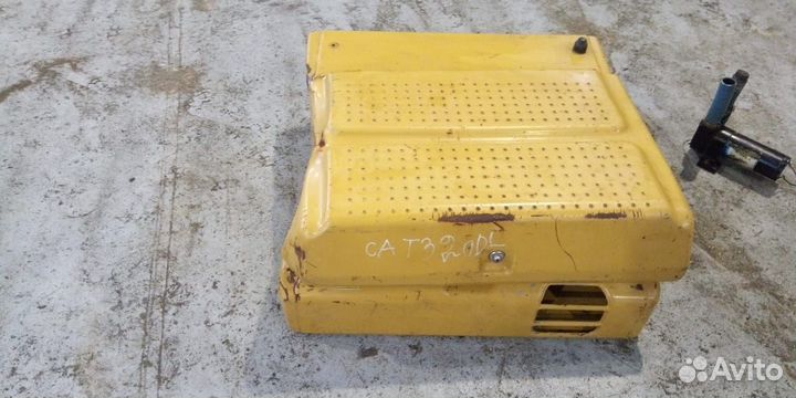 Ящик инструментальный для экскаватора