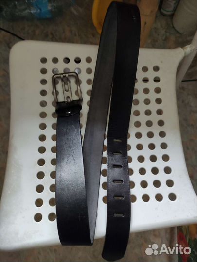 Мужской кожаный ремень черный