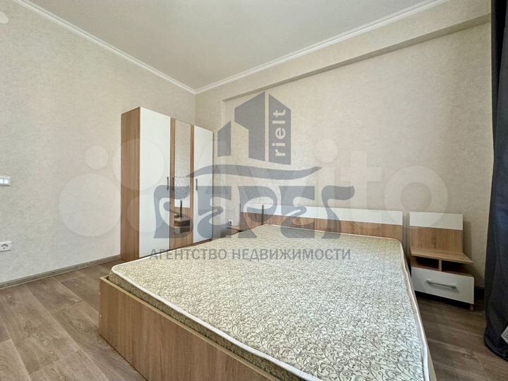 2-к. квартира, 65 м², 8/18 эт.