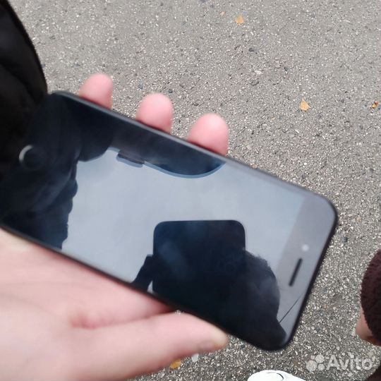 Телефон iPhone 7