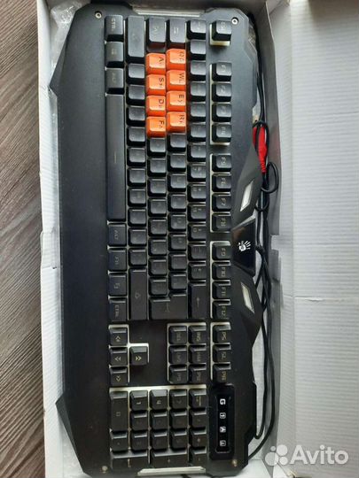 Игровая клавиатура с подсветкой