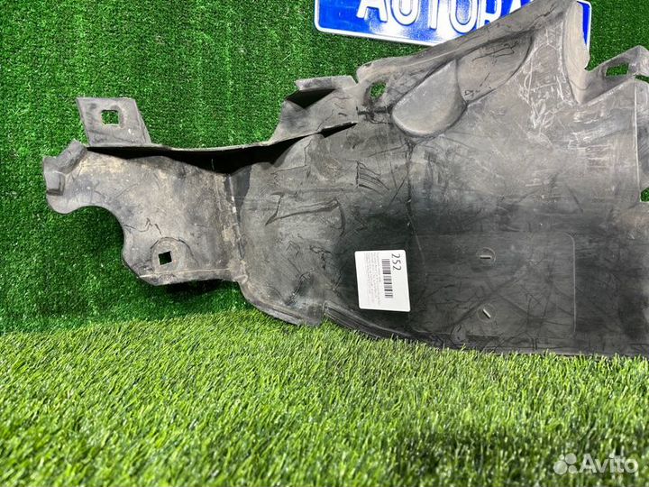 Подкрылок передний правый Mercedes-Benz Slk W202