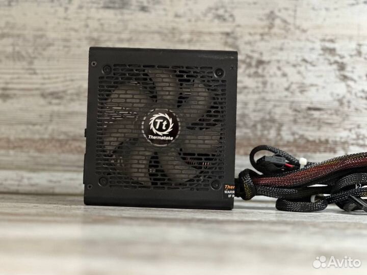 Блок питания Thermaltake 700w SMART RGB