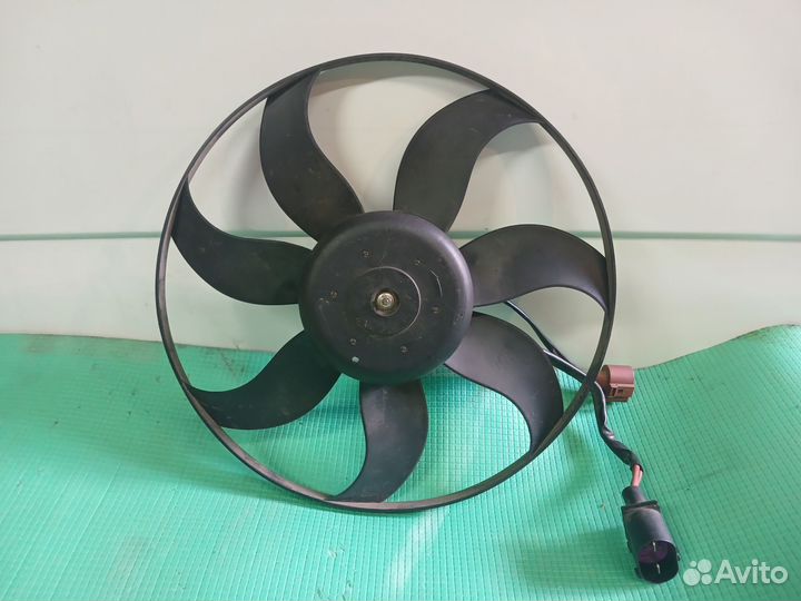 Вентилятор охлаждения радиатора Volkswagen Golf 5