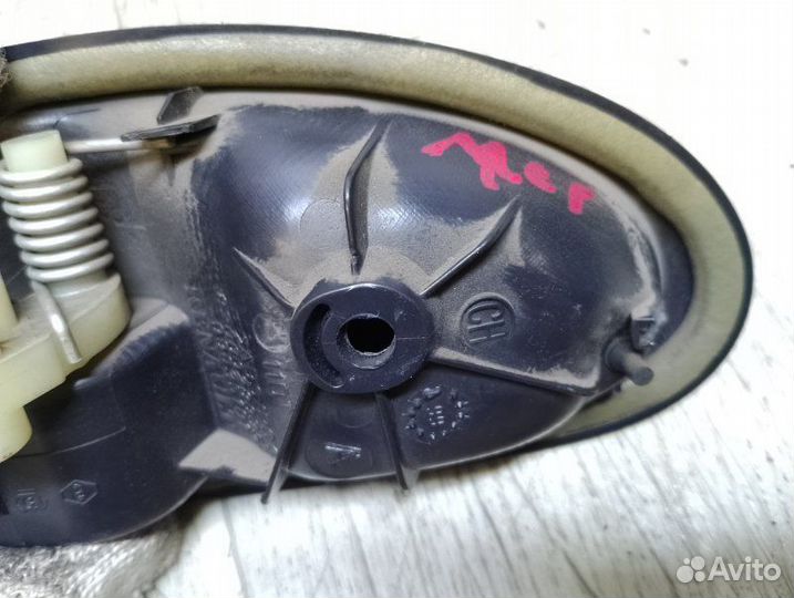 Ручка двери внутренняя правая Renault Megane LA