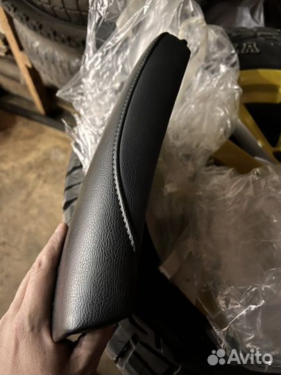 Подлокотник кожа Nisaan Xtrail T32