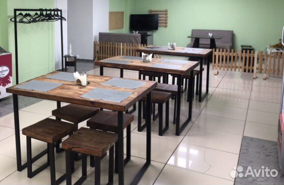 Стол и стулья