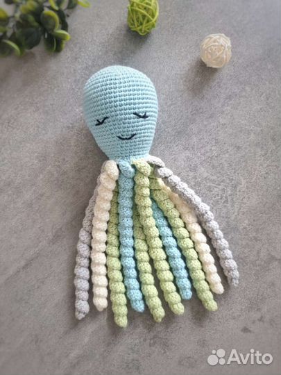 Вязаный осьминог ручная работа