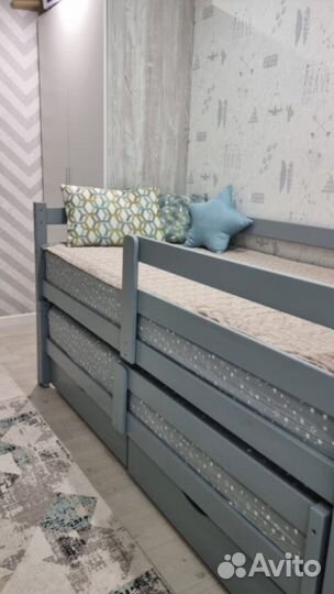 Двухъяpусная кpовать