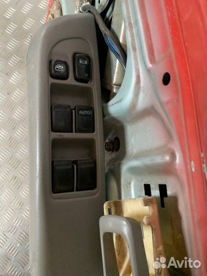 Кнопки стеклоподъемника FR Ниссан Марч К11