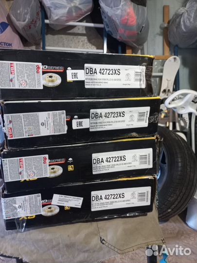 Тормозные диски DBA Toyota LC200/LX570 с колодками