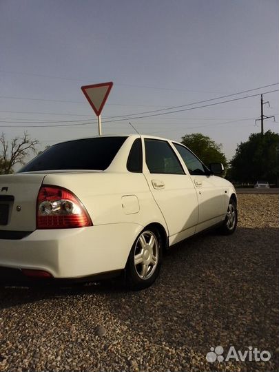 LADA Priora 1.6 МТ, 2012, битый, 300 000 км