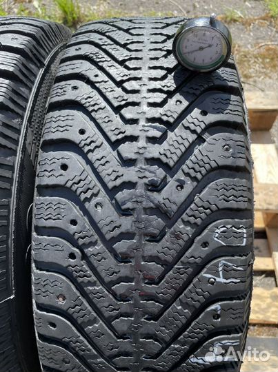 Goodyear UltraGrip 500 215/65 R16