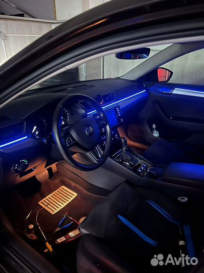 Контурная подсветка салона авто