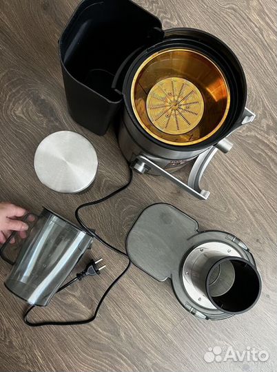 Соковыжималка центробежная