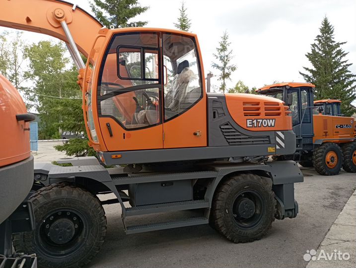 Колёсный экскаватор UMG E170W, 2024