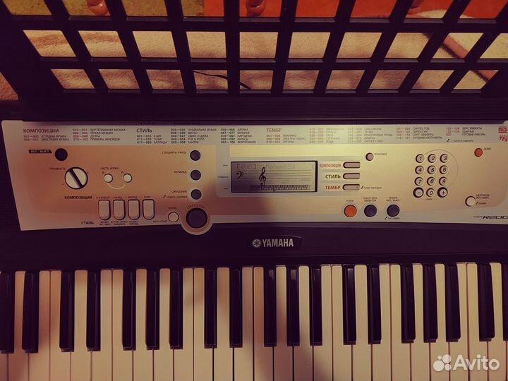 Синтезатор Yamaha psr200