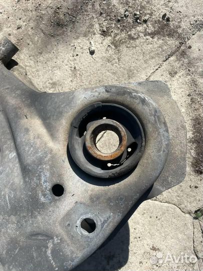 Подрамник передний 30793278