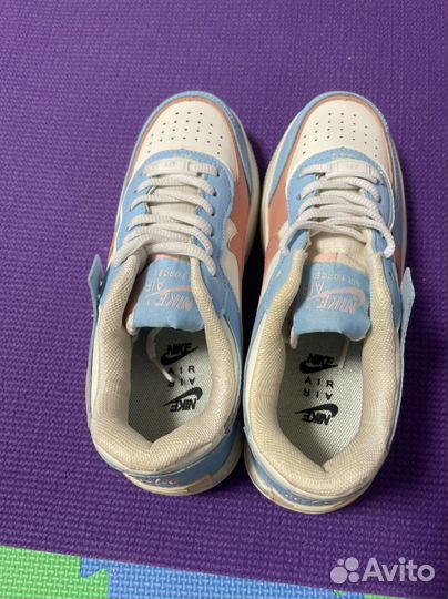 Кроссовки женские 35 размер