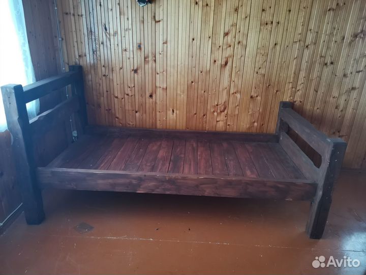 Кровать из массива