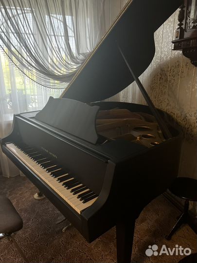 Рояль кабинетный