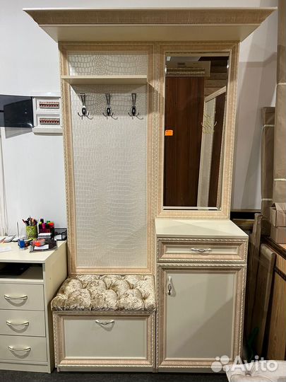 Прихожая бежевая