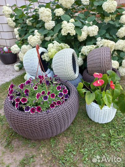 Кашпо из искусственного ротанга