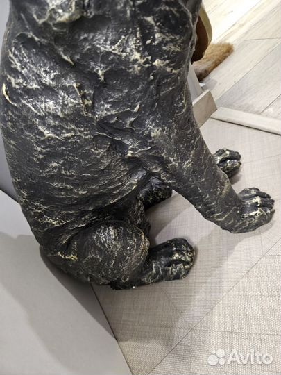 Собака статуя