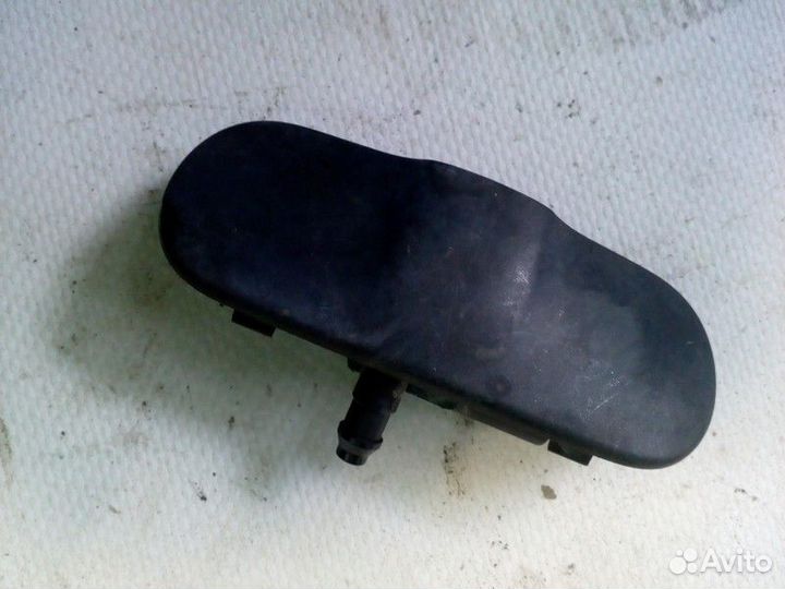 Форсунка омывателя лобового стекла правая Audi A6