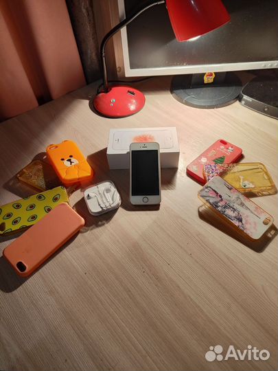 iPhone SE, 32 ГБ