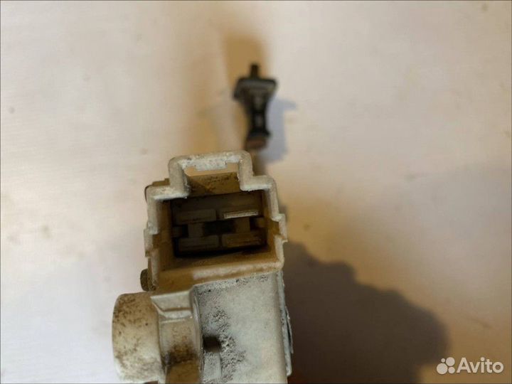 Замок лючка бензобака Nissan Maxima