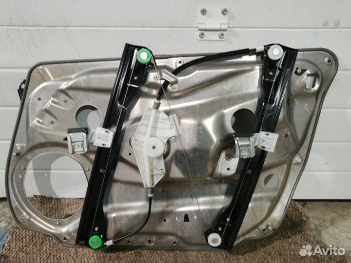 Стеклоподъемник передний левый Mercedes C-Class