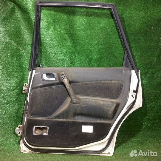 Дверь задняя правая Mitsubishi Galant E33A Белая р