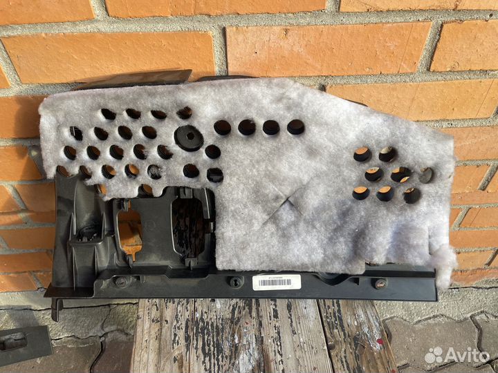 Накладка на торпедо правая нижняя ML W164