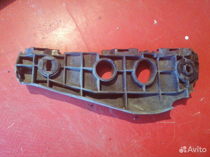 Кронштейн бампера передний левый Toyota Corolla