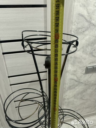 Подставка под цветы металлическая