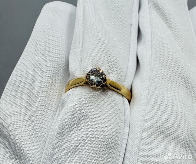 Кольцо с синтетическим камнем Золото