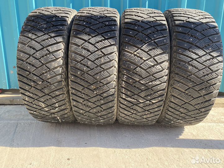 Goodyear Ultragrip Ice Arctic 215/60 R16 99T