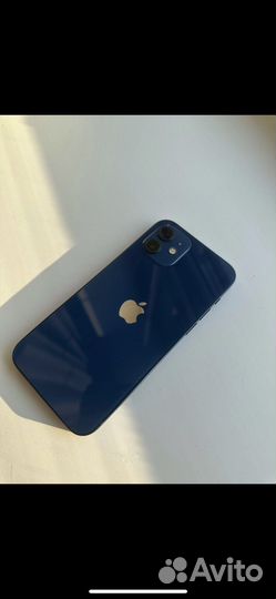 Телефон iPhone 12