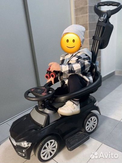 Машина каталка с ручкой толокар