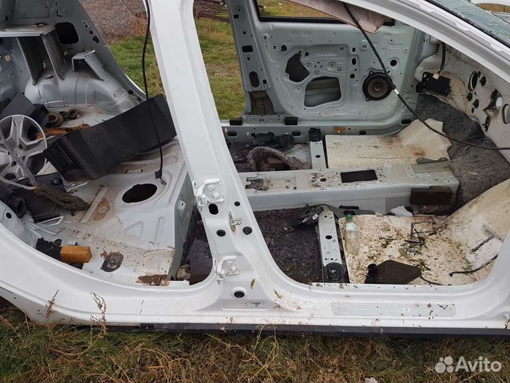 Порог правый Renault Sandero Stepway 2 2020