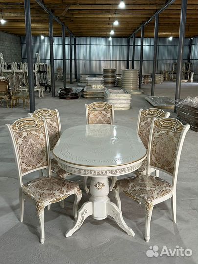 Стол и стулья новые