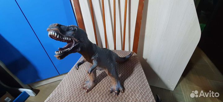 Три больших динозавра, одним лотом