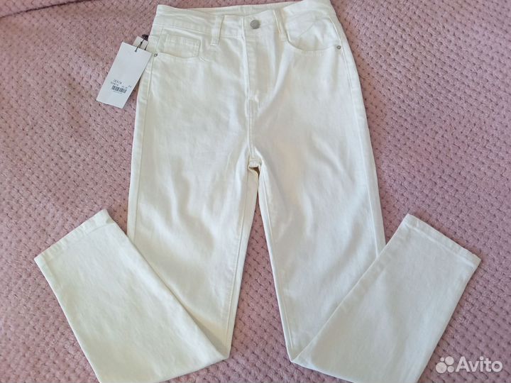 Белые женские джинсы