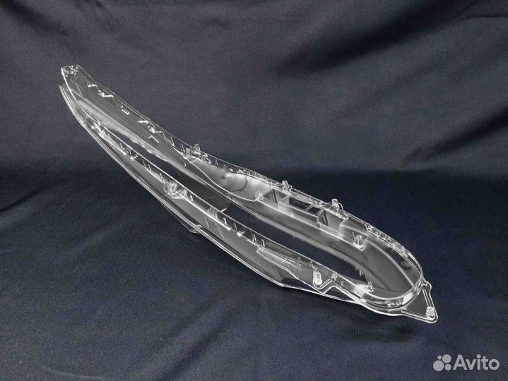 Стекло правой фары mazda 3 2013-2016
